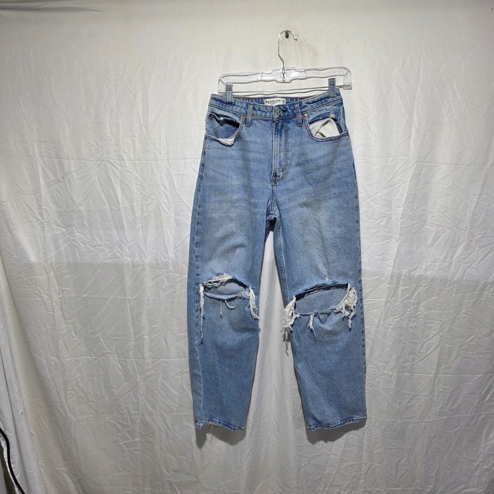 Abercrombie & Fitch 90s Relaxed Jean High Rise Distressed Light Wash 28 6S
